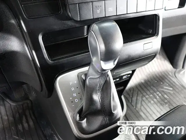 Hyundai Staria 2021 — ფოტო 13/20