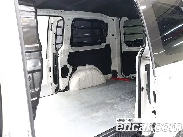 Hyundai Staria 2021 — ფოტო 3/20