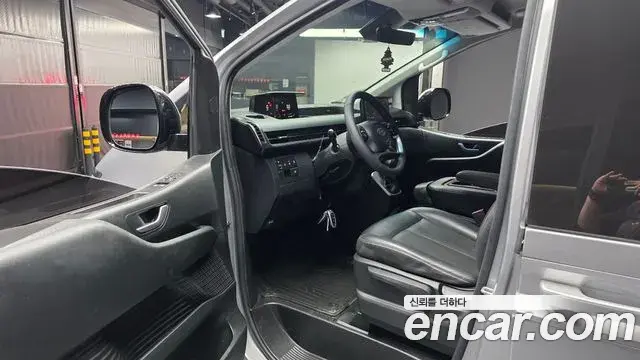 Hyundai Staria 2023 — Фото 10/20