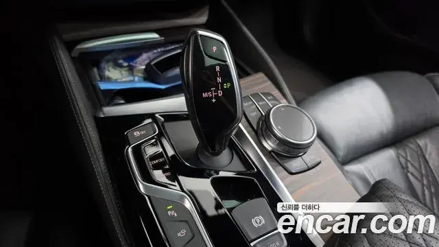 BMW 5 Series 2018 — Фото 9/20