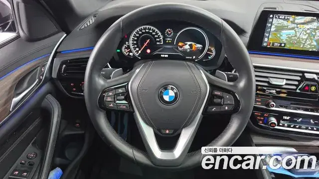 BMW 5 Series 2018 — Фото 13/20