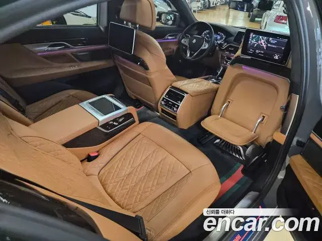 BMW 7 Series 2021 — ფოტო 19/20