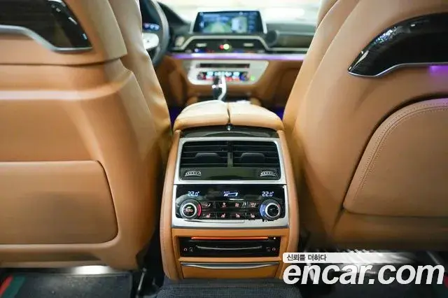 BMW 7 Series 2021 — ფოტო 17/20