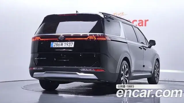 Kia Carnival 2021 — Фото 2/20