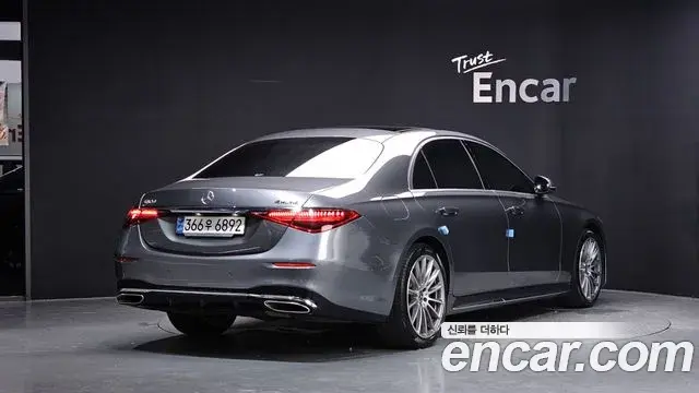 Mercedes-Benz S-Class 2022 — Photo 12/35