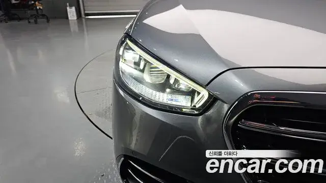 Mercedes-Benz S-Class 2022 — Photo 2/35