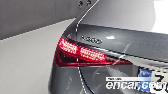 Mercedes-Benz S-Class 2022 — Photo 17/35