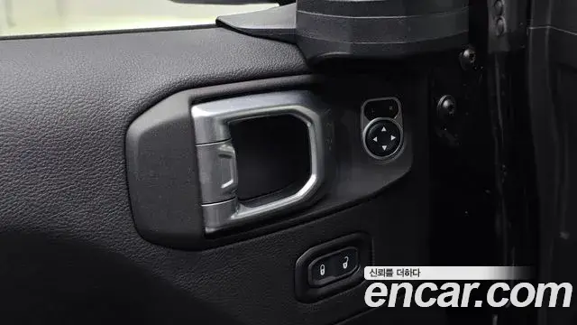 Jeep Wrangler 2020 — Photo 19/30