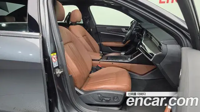 Audi A6 2021 — Фото 11/20