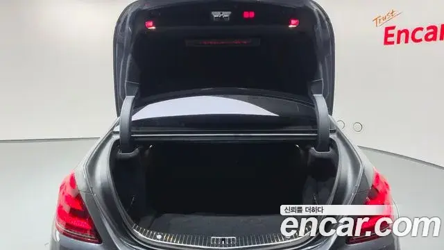 Mercedes-Benz S-Class 2018 — Photo 28/42