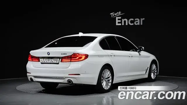 BMW 5 Series 2020 — Фото 2/20