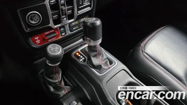 Jeep Wrangler 2021 — Şəkil 29/32