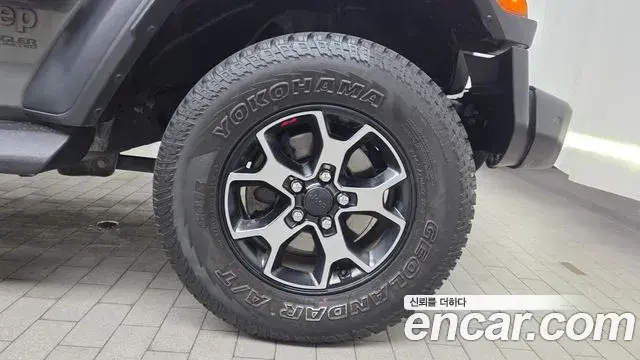 Jeep Wrangler 2021 — Şəkil 19/32