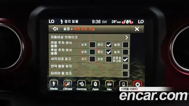 Jeep Wrangler 2021 — Şəkil 28/32