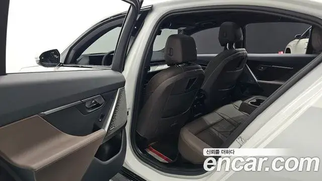 BMW 5 Series 2024 — Фото 12/20