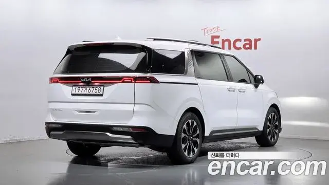 Kia Carnival 2023 — Photo 3/31