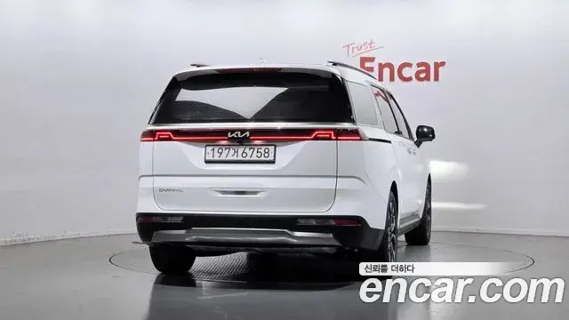 Kia Carnival 2023 — Photo 29/31