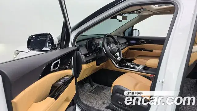 Kia Carnival 2023 — Photo 11/31