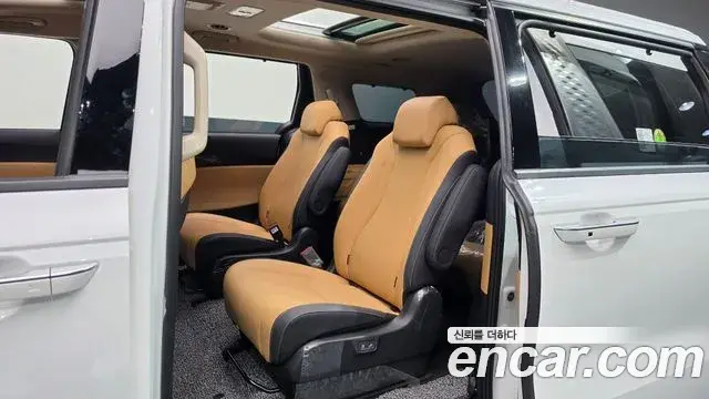 Kia Carnival 2023 — Photo 17/31