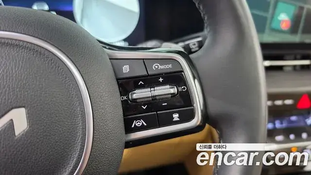 Kia Carnival 2023 — Photo 16/31