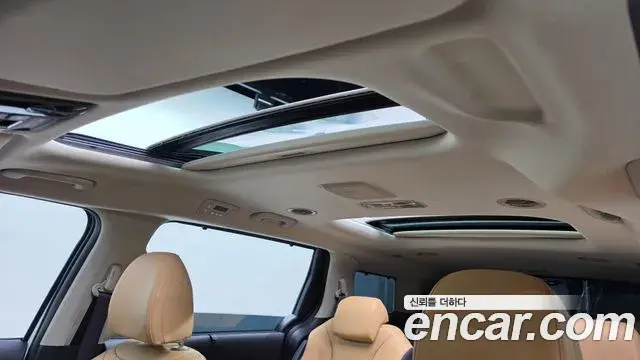 Kia Carnival 2023 — Photo 1/31