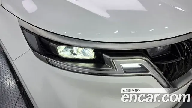 Kia Carnival 2023 — Photo 27/31