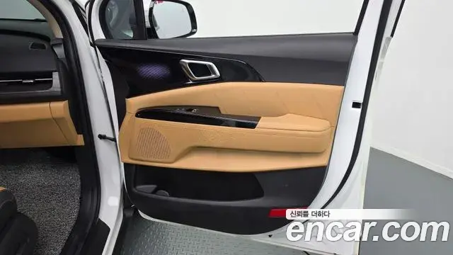 Kia Carnival 2023 — Photo 25/31