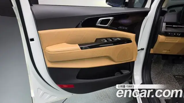 Kia Carnival 2023 — Photo 18/31