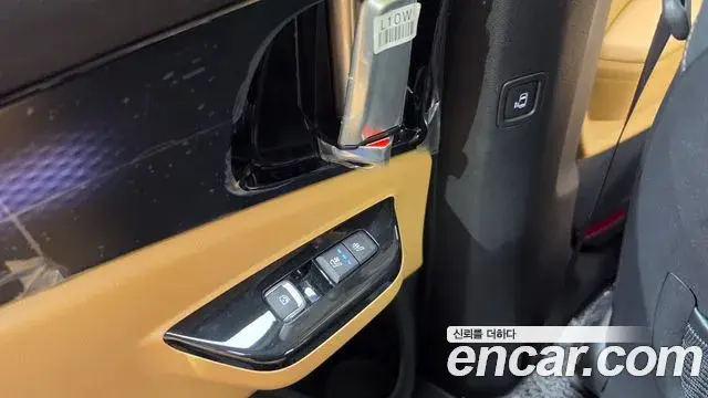 Kia Carnival 2023 — Photo 8/31
