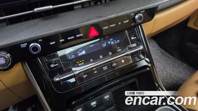 Kia Carnival 2023 — Photo 6/31