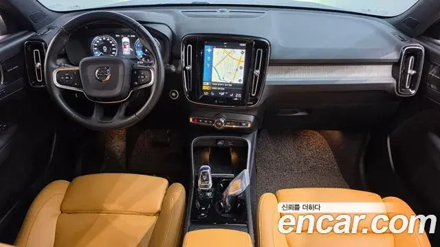 Volvo XC40 2019 — Photo 17/20