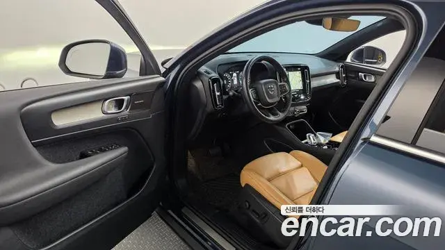 Volvo XC40 2019 — Photo 13/20