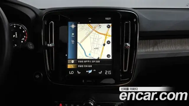 Volvo XC40 2019 — Photo 15/20