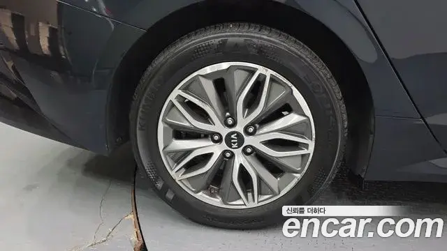Kia K5 2021 — ფოტო 2/20