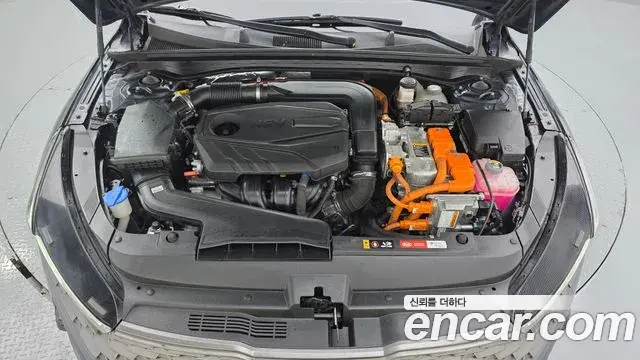 Kia K5 2021 — ფოტო 8/20
