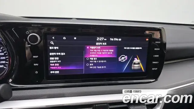 Kia K5 2021 — ფოტო 15/20