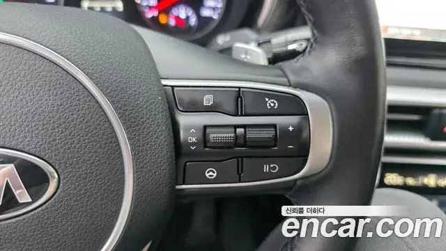 Kia K5 2021 — ფოტო 17/20
