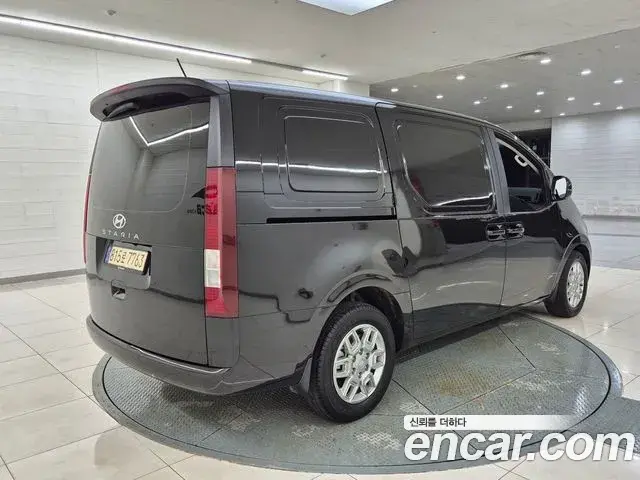 Hyundai Staria 2023 — Фото 2/20