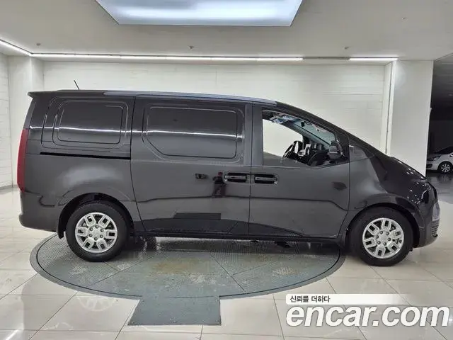 Hyundai Staria 2023 — Фото 6/20