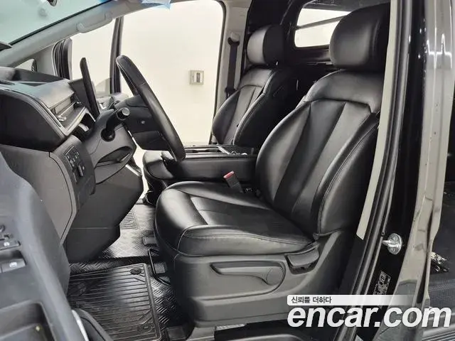 Hyundai Staria 2023 — Фото 8/20