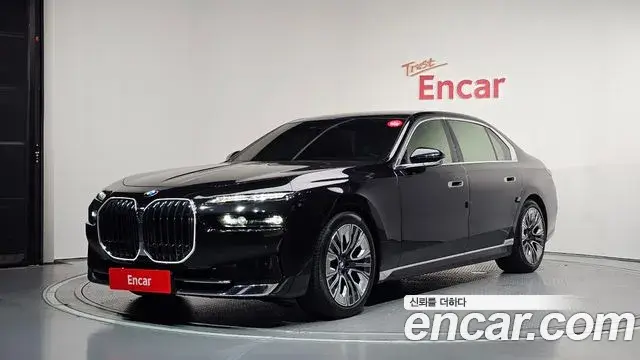 BMW 7 Series 2023 — Фото 1/20