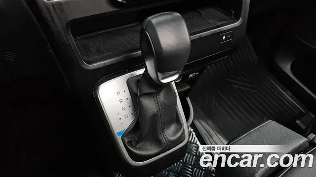 Hyundai Staria 2024 — Photo 5/39