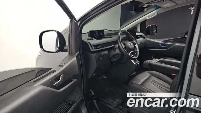 Hyundai Staria 2024 — Photo 21/39