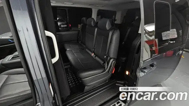Hyundai Staria 2024 — Photo 17/39