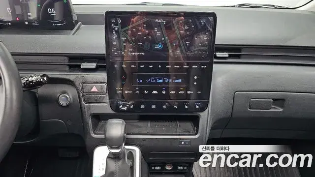 Hyundai Staria 2024 — Photo 2/39