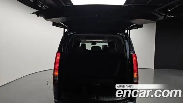 Hyundai Staria 2024 — Photo 3/39