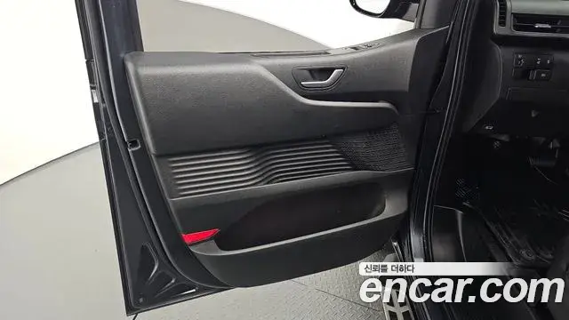 Hyundai Staria 2024 — Photo 4/39