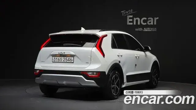 Kia Niro 2022 — Фото 2/20