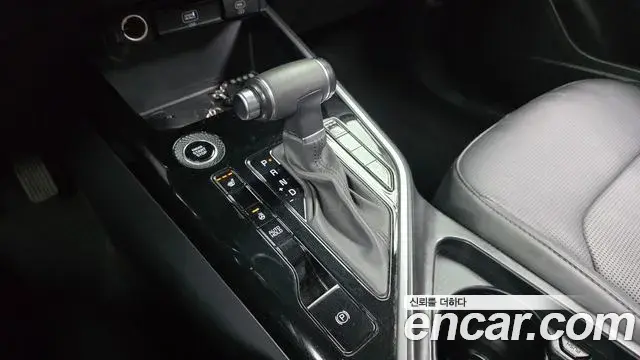 Kia Niro 2022 — Фото 9/20