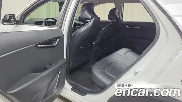 Kia Niro 2022 — Фото 13/20